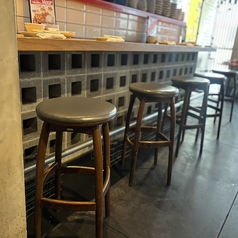 カウンター席。お一人様歓迎！