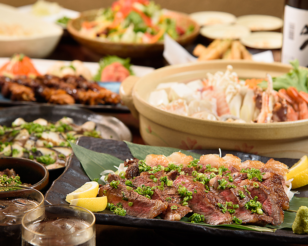 宴会コースは飲み放題付きで4500円/5500円。大看板メニューが食べられます。