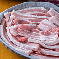 冷凍食品は使わずに、お肉は全て手切り＆できたて熱々