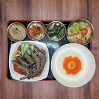 【特選ランチ】石焼ビビンバ定食や純豆腐チゲ定食など！