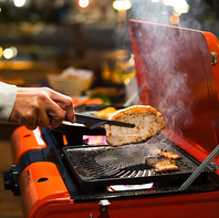 青空の下で食べる焼肉は格別のおいしさ♪