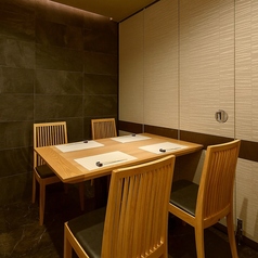 【2~4名様向けテーブル個室席】宴会や接待に最適な完全個室のお席もご用意しています。