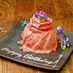 【あかやしろ焔特製　肉ケーキ】チェキ写真はスタッフが撮影も可能♪写真をその場でデータプレゼント！の写真