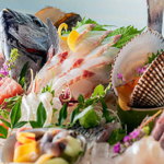 【超豪華☆海鮮舟盛】鮮度抜群のお刺身が合わさった舟盛はボリューム満点♪見た目も美しく楽しめる！