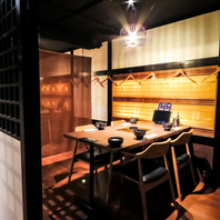 本店とは一味違う、落ち着いた空間の個室でゆったりと。