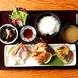 人気の『昼得セット1,500円』刺身、焼き魚、唐揚げ
