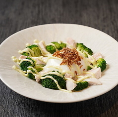 温玉乗せタマシャモブロッコリーサラダ