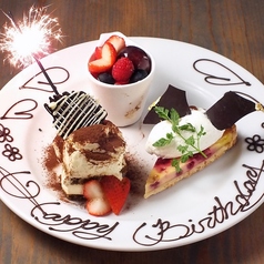 誕生日やお祝い事におすすめ！デザート盛りプレート