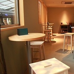 人数に合わせてお席をご案内いたします。お一人様・少人数でも気兼ねなくお越しください。ホッと落ち着ける空間です。