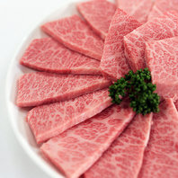 香ばしい炭火と秘伝ダレが引き出す本物の旨さ