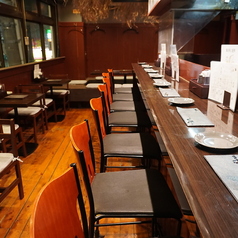 目の前で焼き鳥が焼きあがるライブ感が魅力。1名様でも気軽に立ち寄れるカウンター席で、自分だけのひとときをお楽しみください。