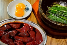 新得地鶏の焼き立て月見レバニラ