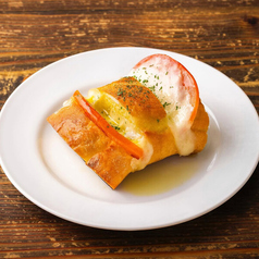 モッツァレラチーズとトマトのガーリックトースト(ハーフサイズ)