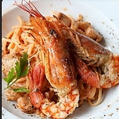 赤エビとホタテのトマトクリームパスタ