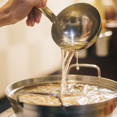 お出汁に自信あり。こだわりの昆布3種類と鰹節から毎日引くお出汁は完飲してしまいたくなるほど。
