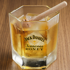 《ジャック ダニエル・テネシー ハニー》オン・ザ・ロックス
