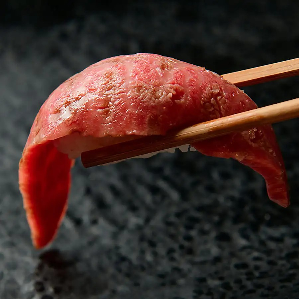 和牛の豊かな旨みが口いっぱいに広がる極上【黒毛和牛のにぎり】