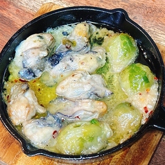 牡蠣と芽キャベツのアヒージョ