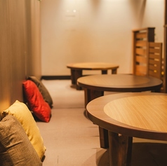 当店人気の小上がり席です。※現在、感染症対策のため、クッション等の設置はございません。