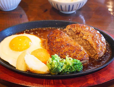 ハンバーグを愛す店主が、試行錯誤を重ねて辿り着いた食べたことのないフワフワ食感