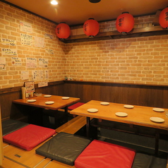 最大12名様までご利用いただける堀ごたつ席をご用意。宴会利用も大歓迎です!※基本のお席は6名席+4名席で10名席となります。最大12名様までお座りいただけます。