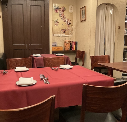 落ち着いた雰囲気のイタリア料理店です。ご友人やご家族とゆったりお過ごし下さい。
