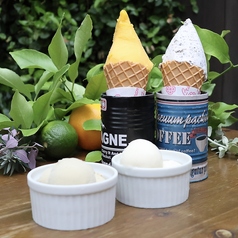 イタリアンジェラート（バニラ、チョコクッキー、マンゴー、エスプレッソ＋100円、ピスタチオ＋200円）