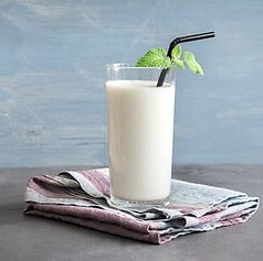 ラッシーや本格ドリンク豊富◎