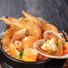 【豊富なアラカルトメニュー】韓国料理の定番メニューをご用意の写真