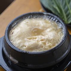 店主がこだわりぬいたお出汁をベースにした韓国茶碗蒸し