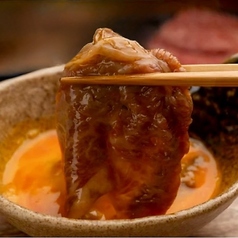 【大人気の焼きすき】は、より美味しくいただくための"7秒ルール"-片面7秒、ひっくり返して7秒-の写真