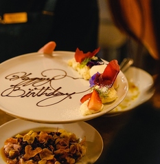 "誕生日や記念日"などにオススメ。メッセージプレートをご用意の写真