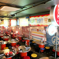 サムギョプサルや鍋料理など、人気の韓国料理をリーズナブルにご堪能いただけます！店内のインテリアにもこだわっており、まるで韓国に旅行へ来たような本場のお店の雰囲気を味わえます！観光気分で本格的な料理の数々をお愉しみください！