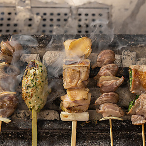 炭火が解き放つ豪快な香り博多焼鳥の力強さを味わい尽くす店◎