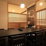 雰囲気の良い半個室のお部屋もございますので、記念日など特別なシーンのお食事にご利用いただけます