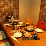 ゆったり個室は4名×3部屋。個室は少人数から、最大40名収容OK