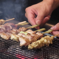 炭火で香ばしく焼き上げる一本190円～の焼き鳥