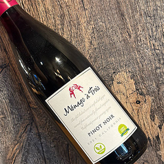 メナージュ・トロア・ピノ・ノワール/グラス