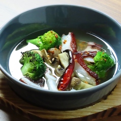 タコと季節野菜のアヒージョ