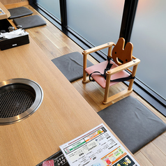 お子様用の椅子もご用意しておりますので、ご希望のお客様はお申し付けください。