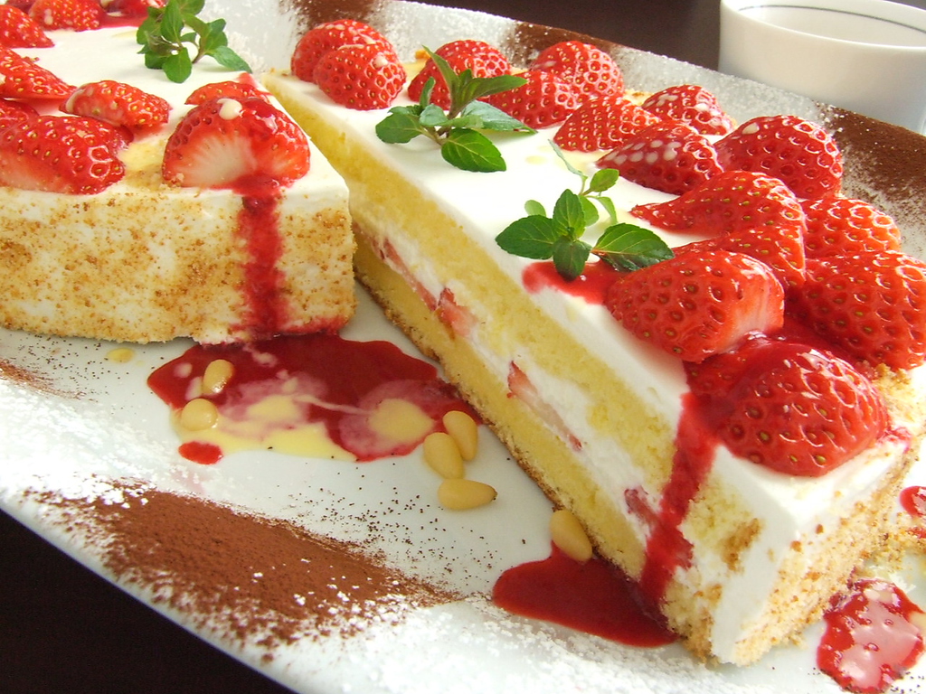 誕生日には、特製ホールケーキのプレゼントも♪コース予約でプレゼントしちゃいます！！