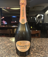ペリエジュエブラゾンロゼ NV（シャンパーニュ）（PERRIER JOUET BLASON ROSE NV） Bottle