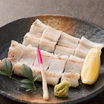 広島名物の穴子白焼き！わさび醤油で食べると最高です。活き〆なので身がホクホク！