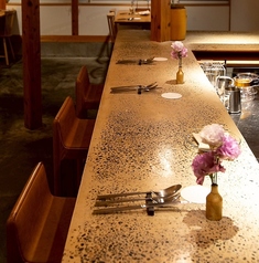 席のカウンターは、お一人様や二軒目デートにも人気です。