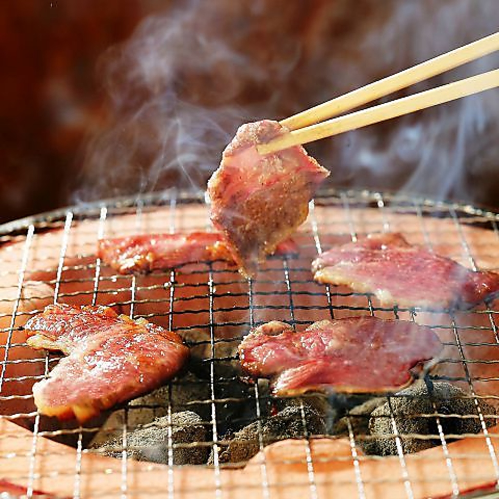 「かんぱ～い!!」七輪囲んでワイワイ！ビールに焼肉、至高の時間♪
