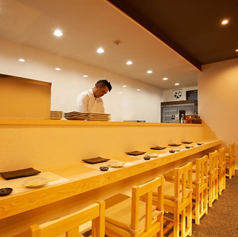 千葉県産の食材を厳選して提供する、地域密着型の鶏料理専門店『小とり』