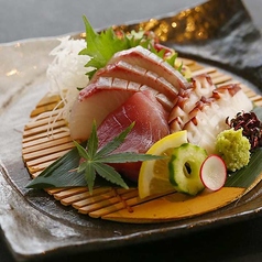 本日のお造りの3種盛り合わせ