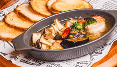 プリプリエビとたっぷり野菜のアヒージョ