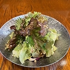 焼き鳥と一緒に食べるサラダ