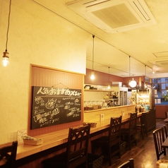 1Fはカウンター席とテーブル席